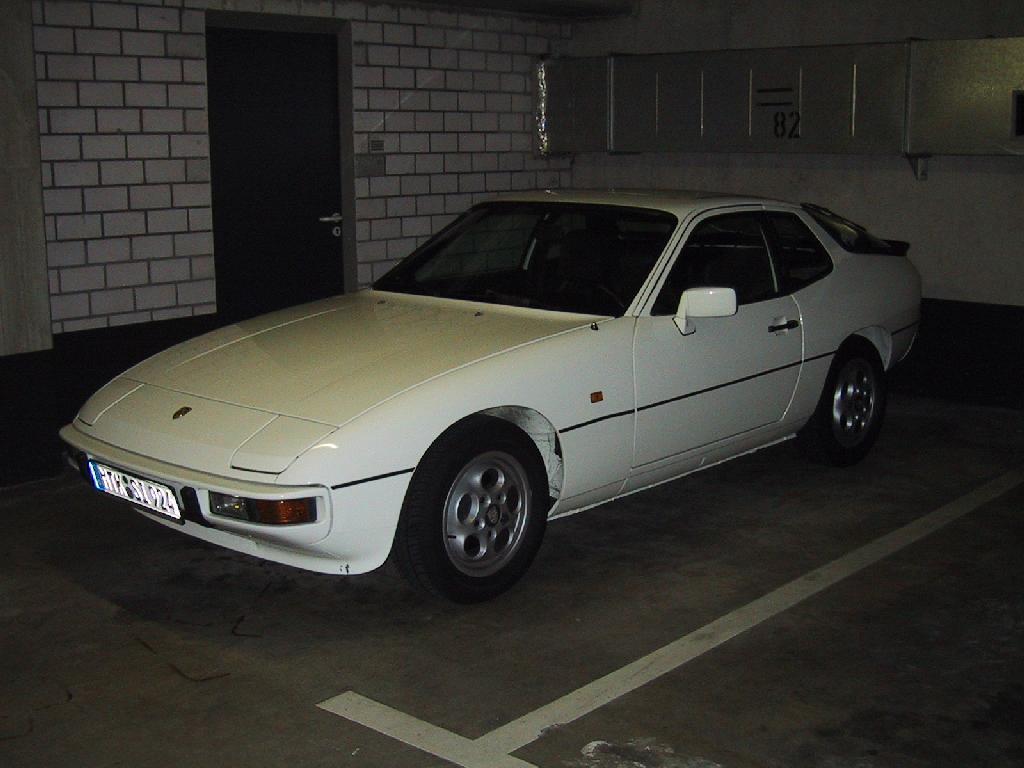 Porsche 924 S - 4 Zylinder 160 PS 118 kW 2500 ccm 8 Ventile Wasserk&uuml;hlung